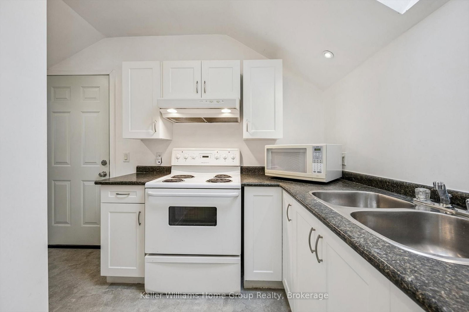 Detached House for sale at 17 Archibald Street, Brampton, Ontario, L6X 1M1 - Brampton West - MLS: W12805682