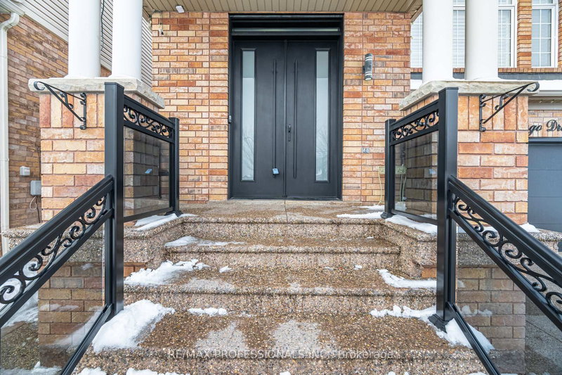 194 Fandango Dr, Brampton, L6X 0L3 | Image 3