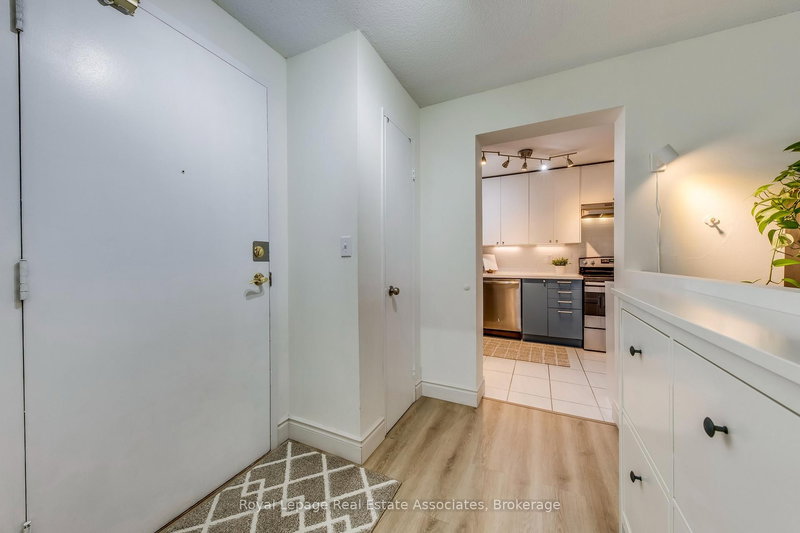 901 - 155 Hillcrest Ave, Mississauga, L5B 3Z2 | Image 3