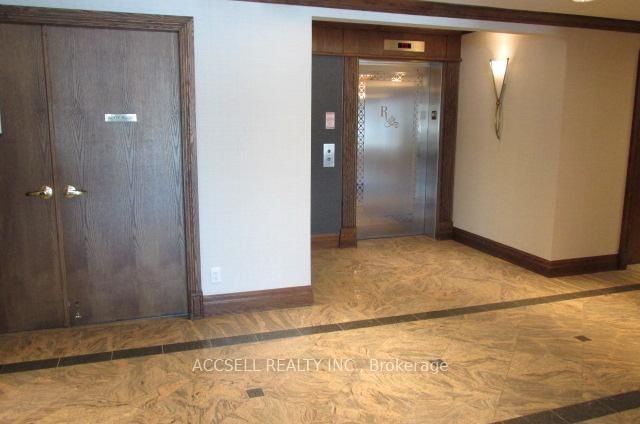 304 - 35 Via Rosedale, Brampton, L6R 3J9 | Image 2