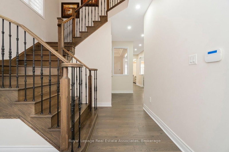 212 Niagara Tr, Halton Hills, L7G 0H9 | Image 3