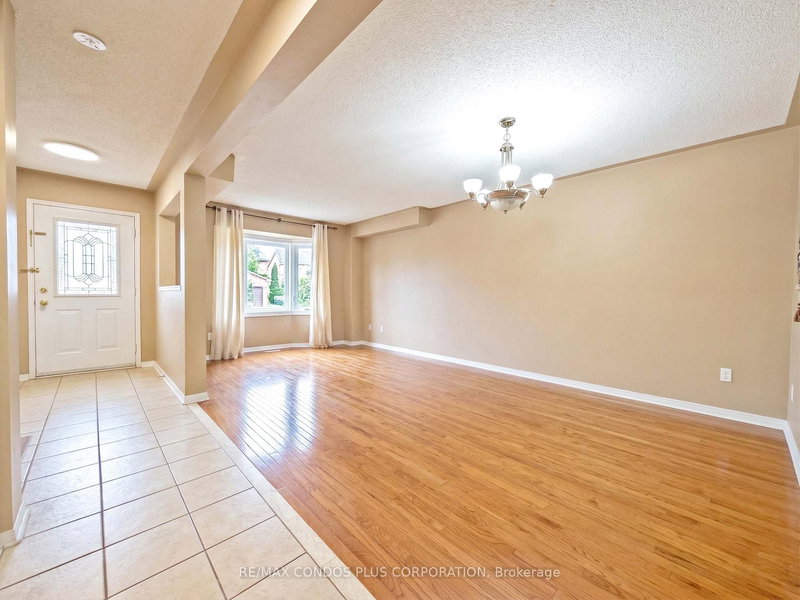 517 Ravenstone Cres, Mississauga, L5R 4A6 | Image 2