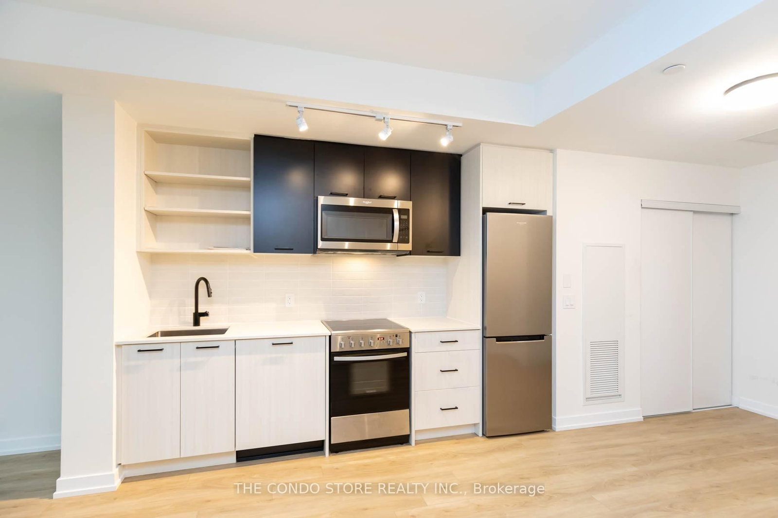 2300 St. Clair Avenue W, Unit 524 - Photo 16