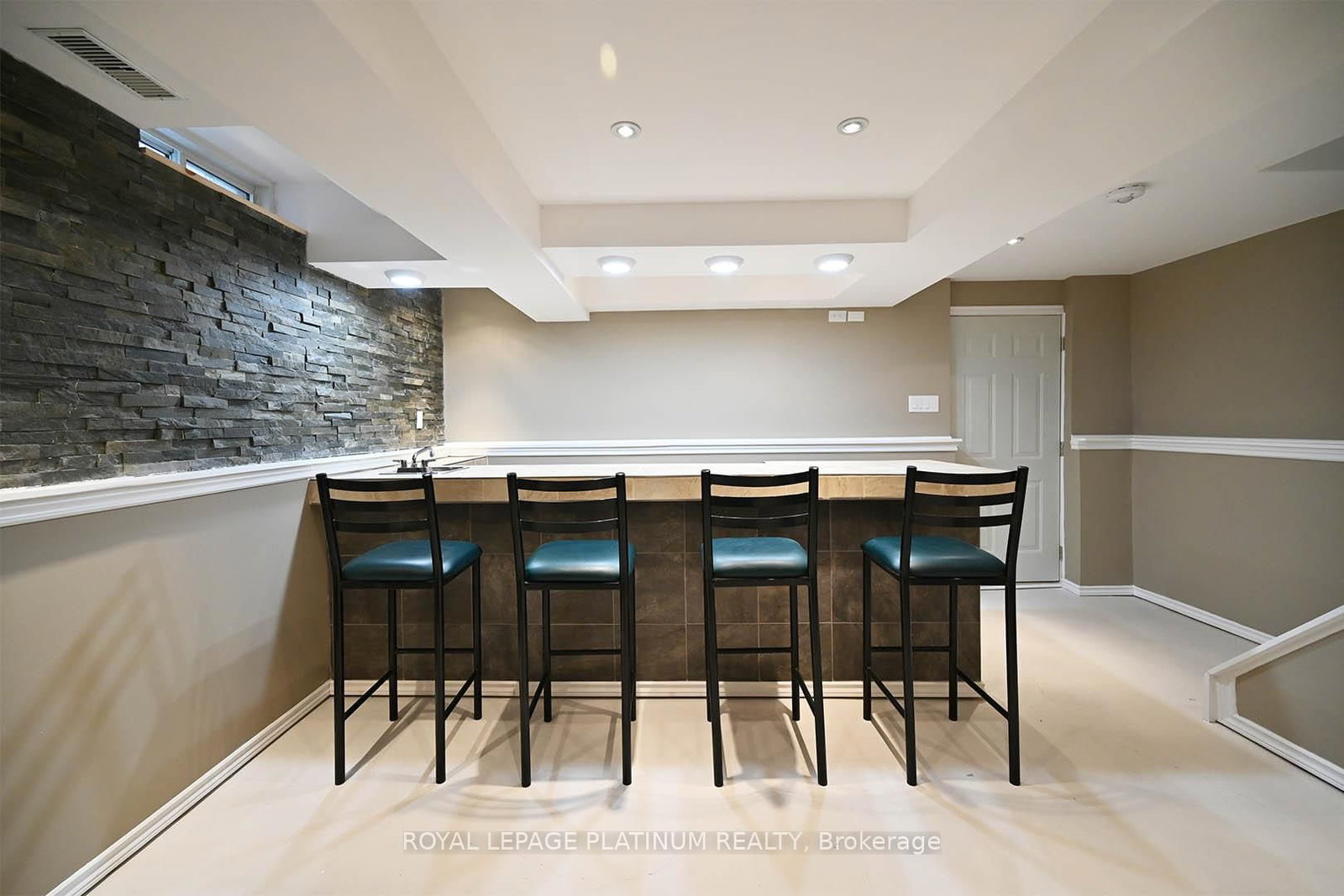 Detached House for sale at 21 Vista Green Crescent, Brampton, Ontario, L7A 2S3 - Fletcher's Meadow - MLS: W12808768