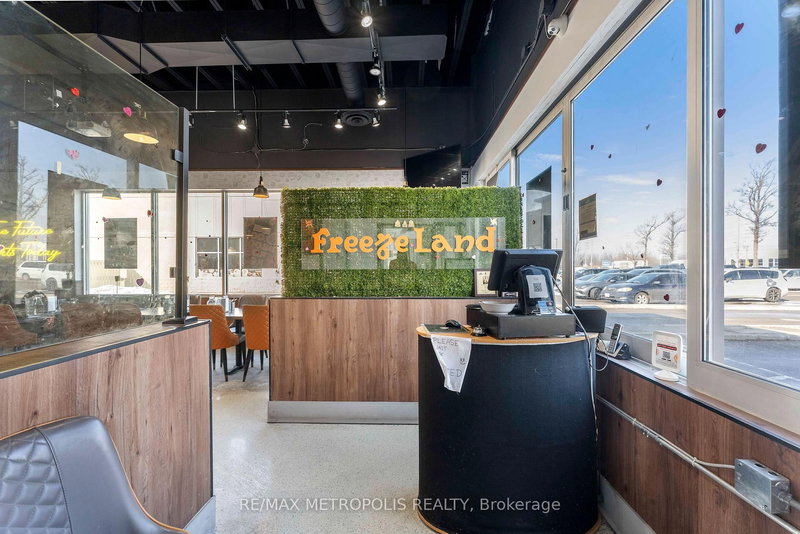 1465 Aerowood Dr, Mississauga, L4W 1C2 | Image 2