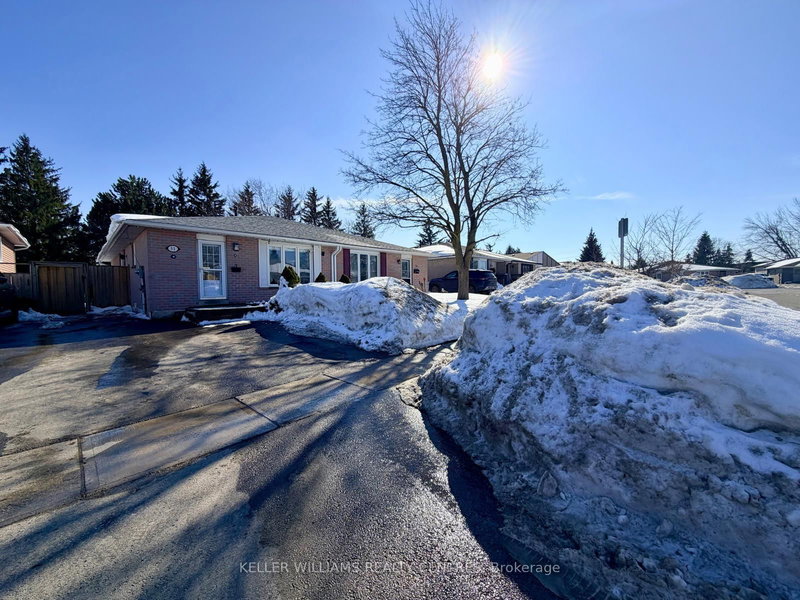 51 Manor Cres, Orangeville, L9W 3P2 | Image 2