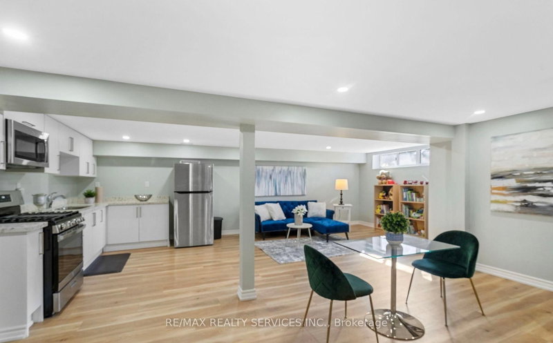 5 Avondale Blvd S, Brampton, L6T 1H1 | Image 3