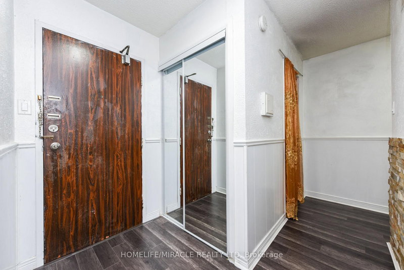 2005 - 18 Knightsbridge Rd, Brampton, L6T 3X5 | Image 2