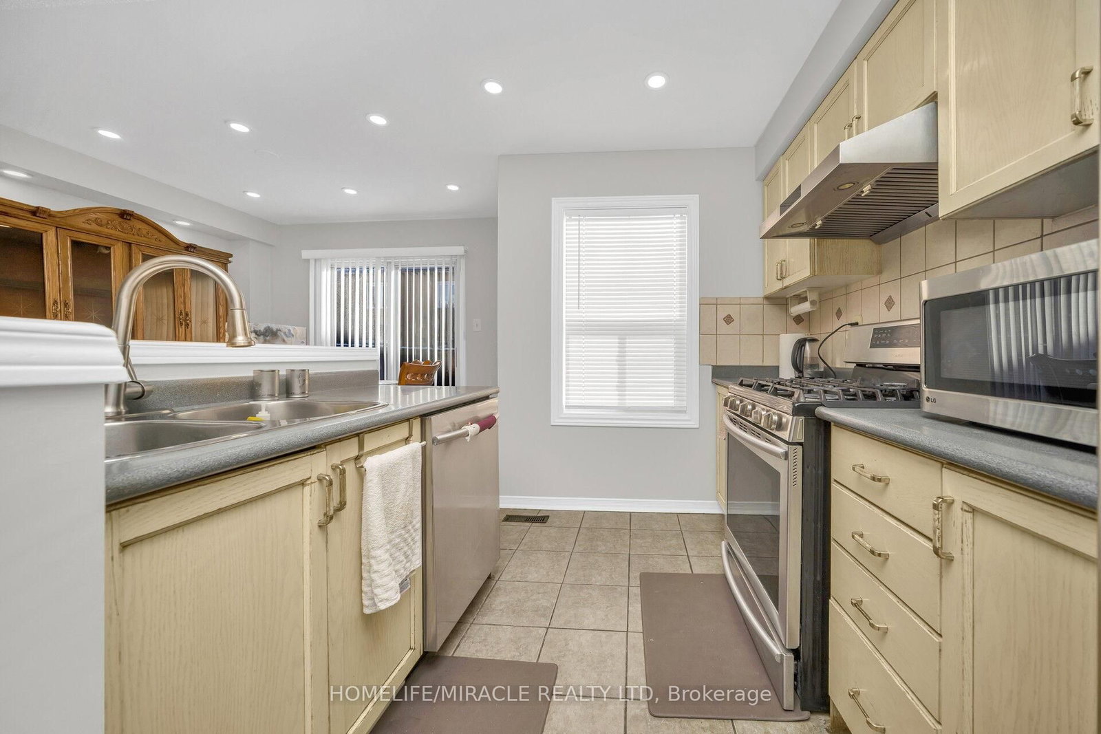 Semi-Detached House for sale at 133 Pressed Brick Drive, Brampton, Ontario, L6V 4K5 - Brampton North - MLS: W12809570