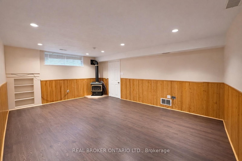 Lower - 1602 Coram Cres, Mississauga, L4X 1K9 | Image 2