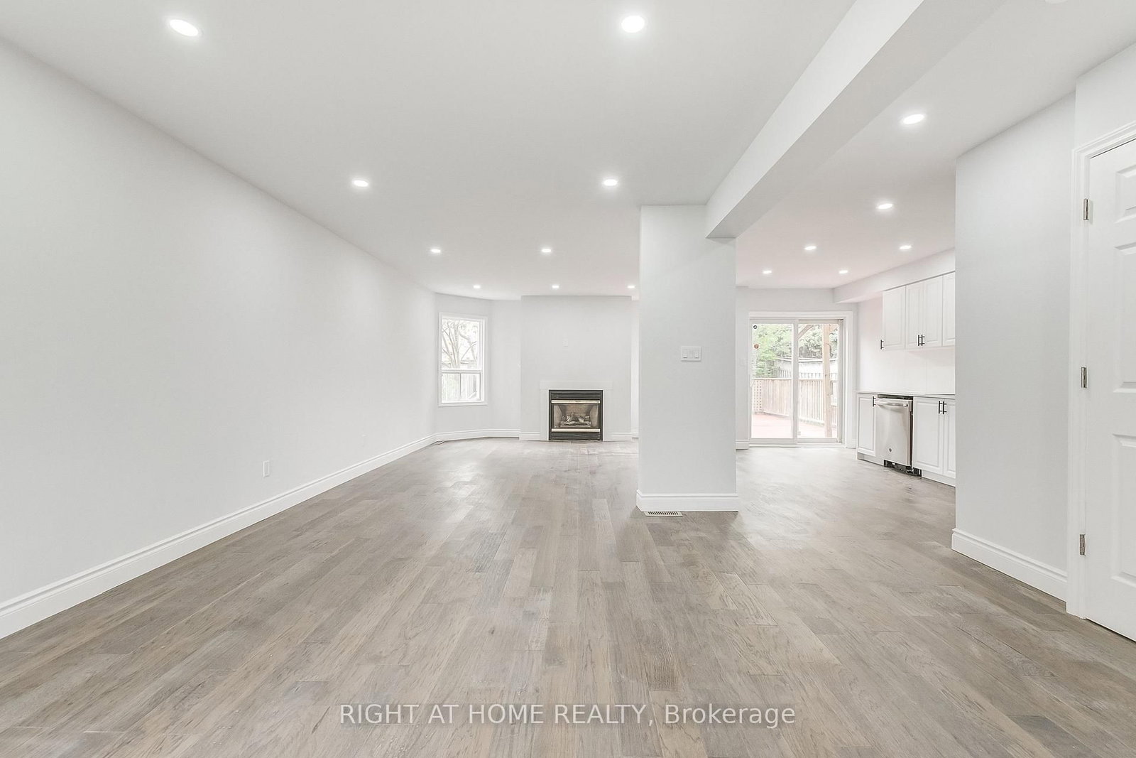 36 Mapleshade Drive W - Photo 10