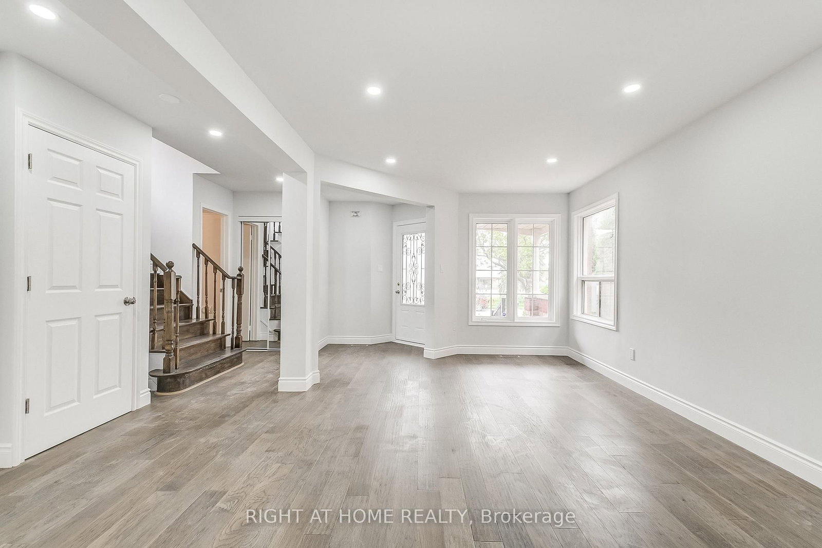 36 Mapleshade Drive W - Photo 13