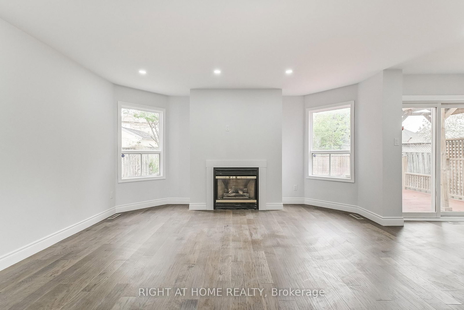 36 Mapleshade Drive W - Photo 14