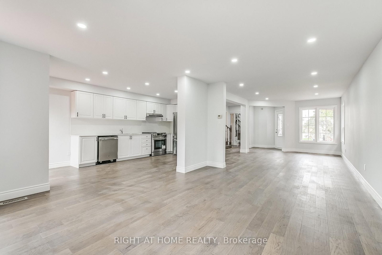 36 Mapleshade Drive W - Photo 16