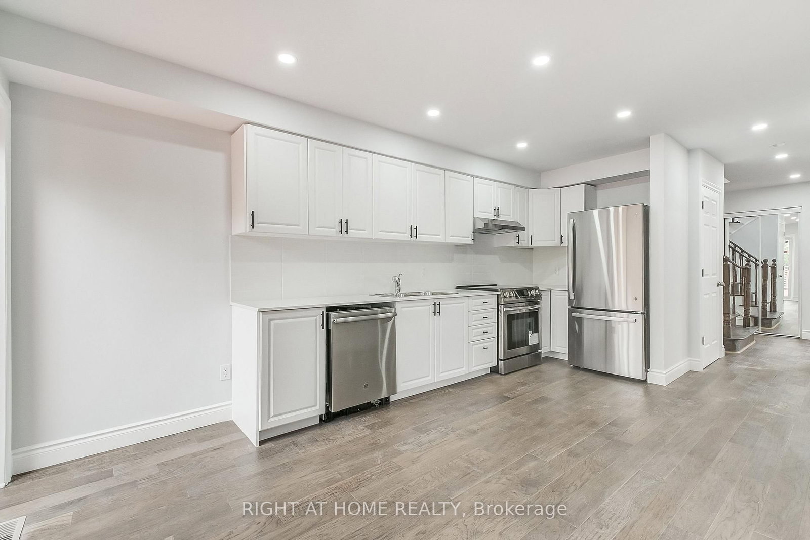 36 Mapleshade Drive W - Photo 18