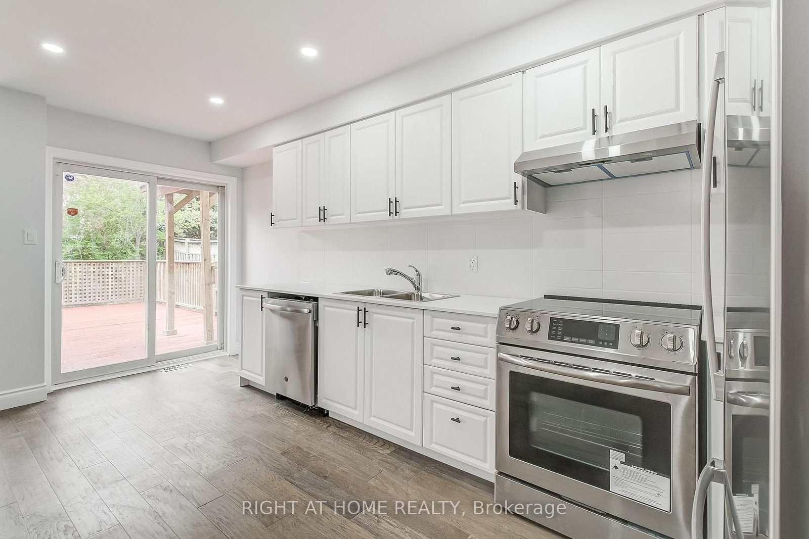 36 Mapleshade Drive W - Photo 22