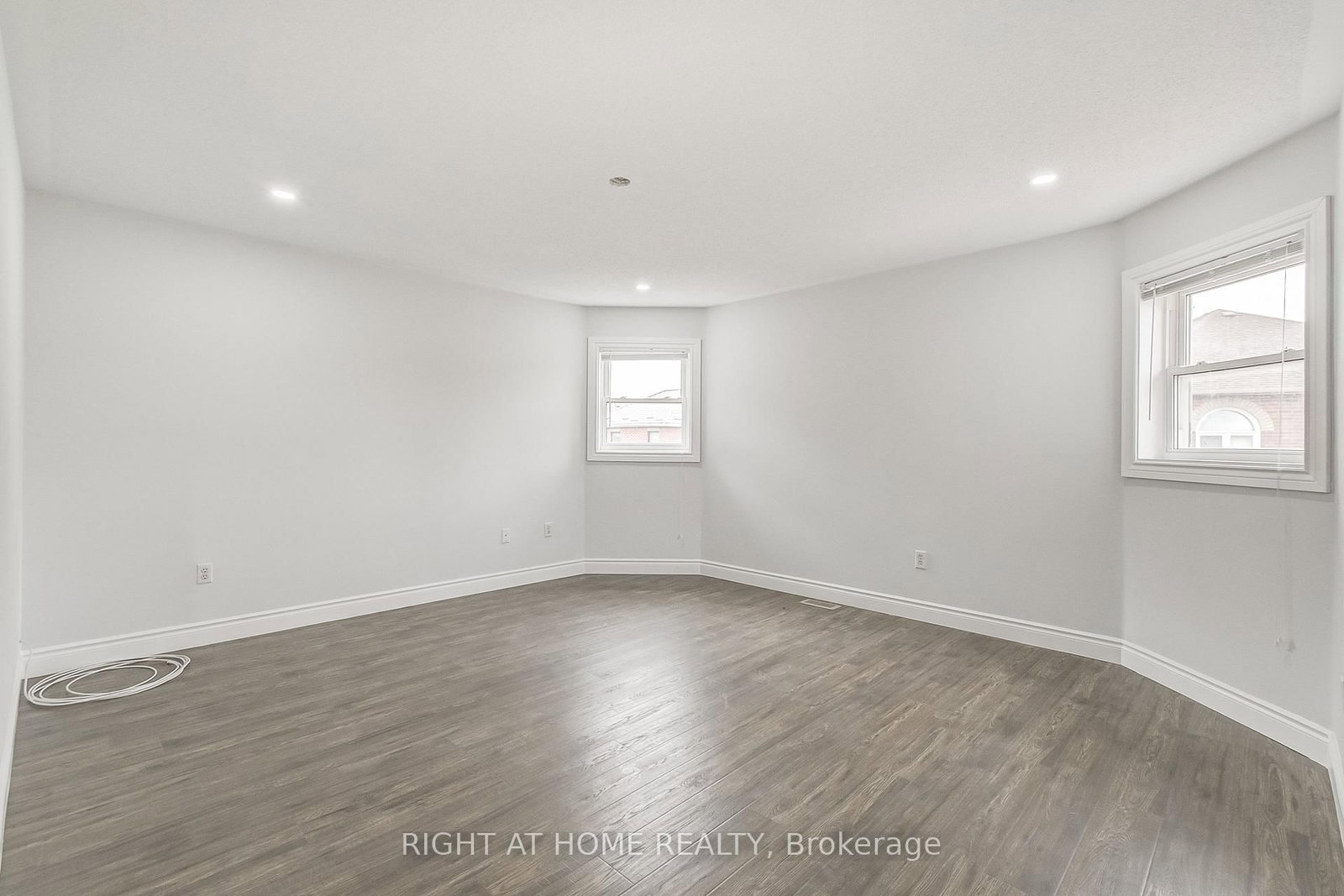 36 Mapleshade Drive W - Photo 28