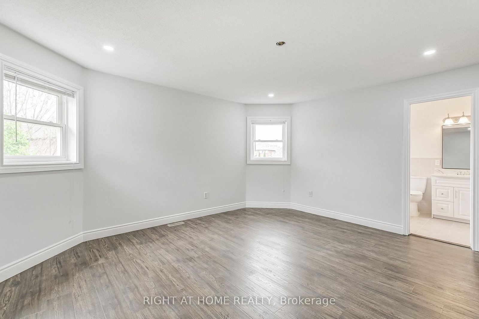 36 Mapleshade Drive W - Photo 29