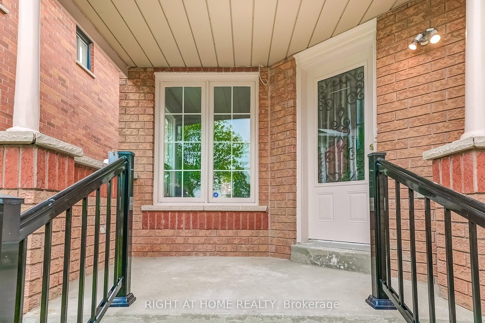 36 Mapleshade Drive W - Photo 3