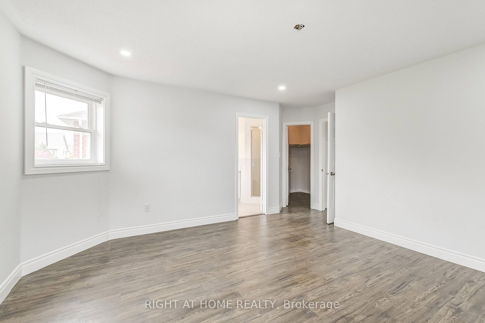 36 Mapleshade Drive W - Photo 31