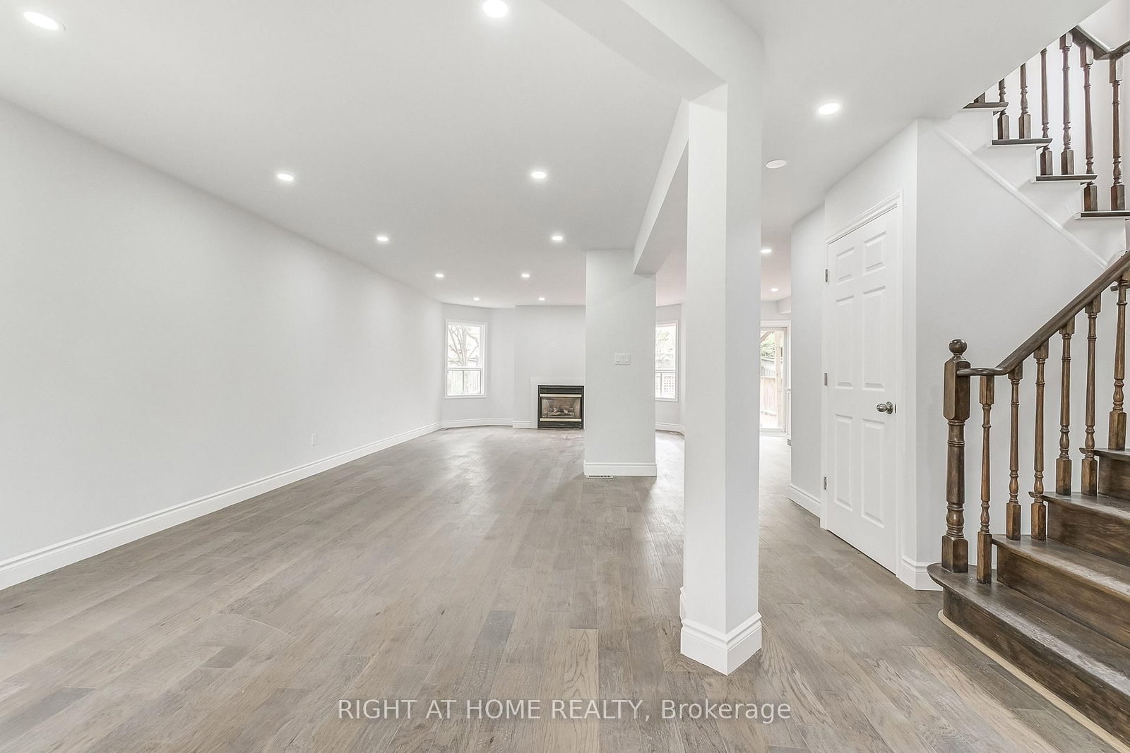 36 Mapleshade Drive W - Photo 5