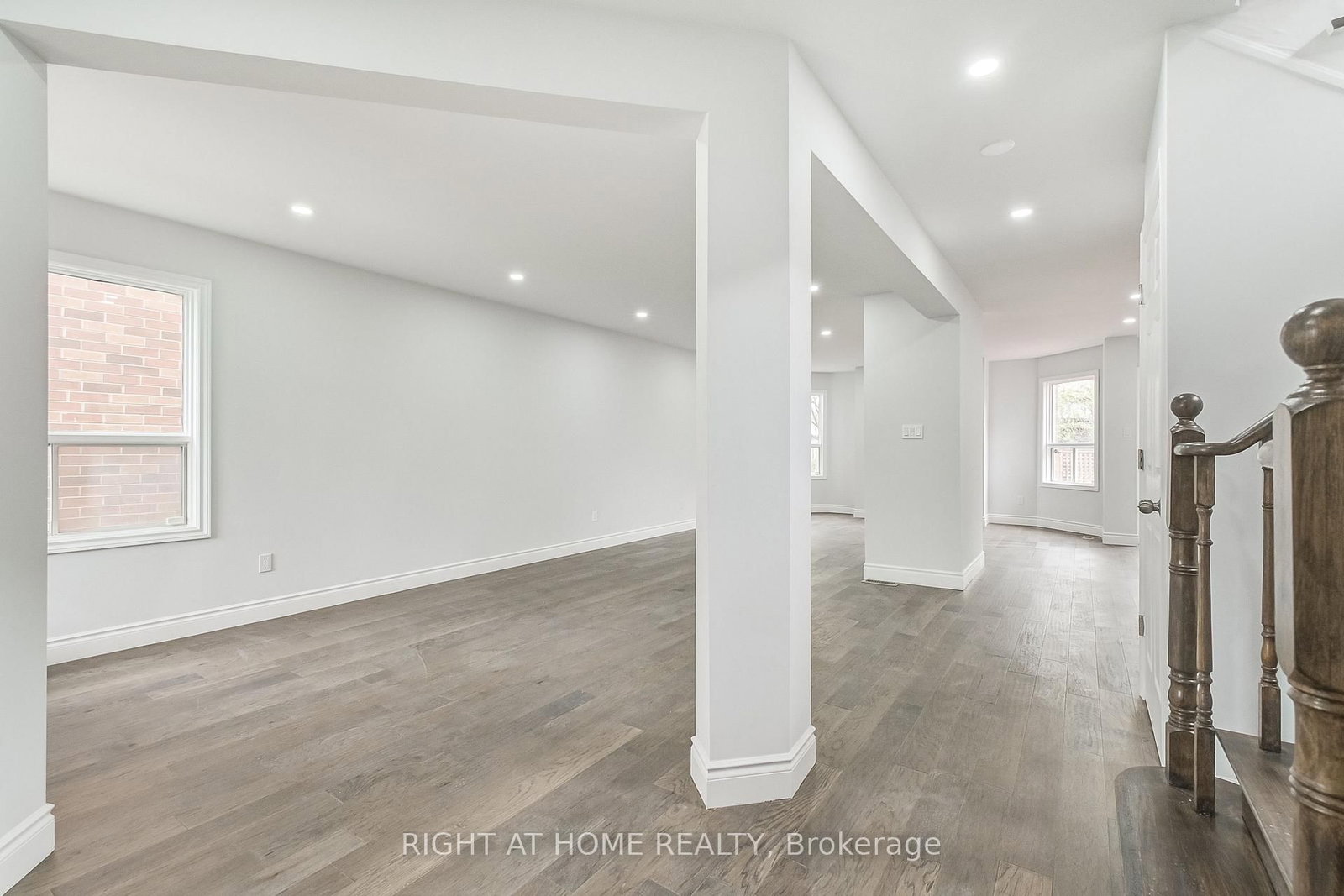 36 Mapleshade Drive W - Photo 8