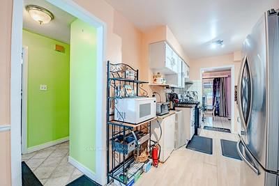 Detached House for sale at 70 Somerset Drive, Brampton, Ontario, L6Z 1C5 - Heart Lake West - MLS: W12809870