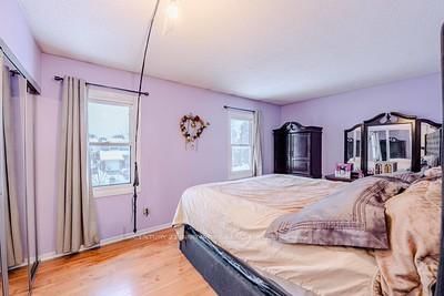 Detached House for sale at 70 Somerset Drive, Brampton, Ontario, L6Z 1C5 - Heart Lake West - MLS: W12809870