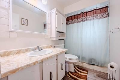 Detached House for sale at 70 Somerset Drive, Brampton, Ontario, L6Z 1C5 - Heart Lake West - MLS: W12809870