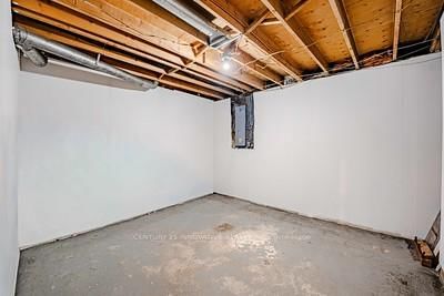 Detached House for sale at 70 Somerset Drive, Brampton, Ontario, L6Z 1C5 - Heart Lake West - MLS: W12809870