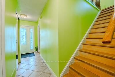 Detached House for sale at 70 Somerset Drive, Brampton, Ontario, L6Z 1C5 - Heart Lake West - MLS: W12809870