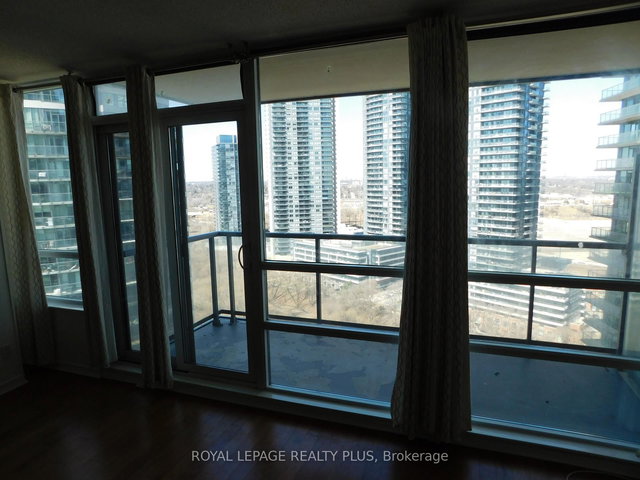 2005 - 2240 Lakeshore Boulevard W