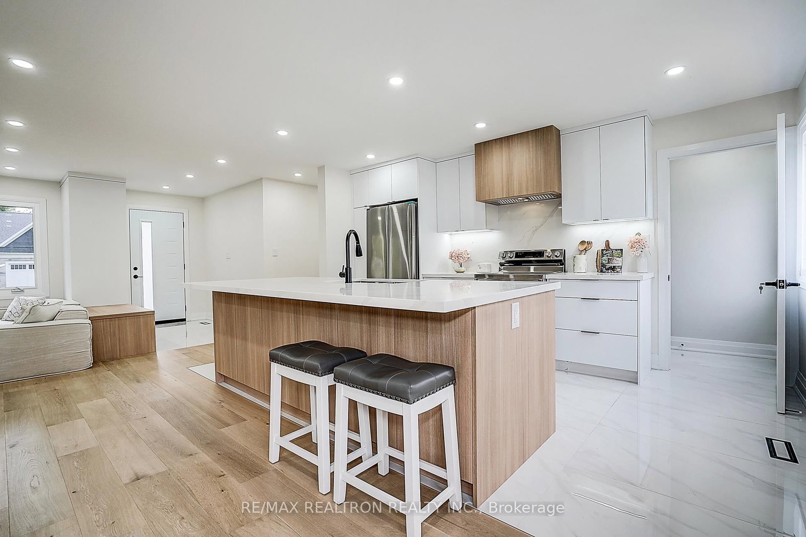 Detached House for sale at 163 Maurice Drive, Oakville, Ontario, L6K 2W8 - Central - MLS: W12809904