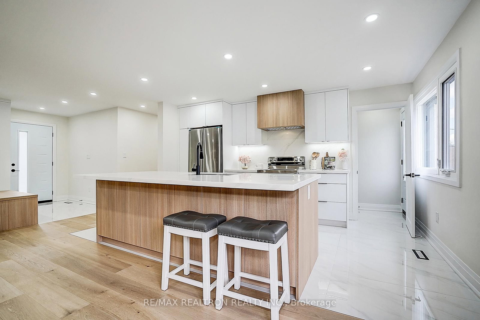 Detached House for sale at 163 Maurice Drive, Oakville, Ontario, L6K 2W8 - Central - MLS: W12809904