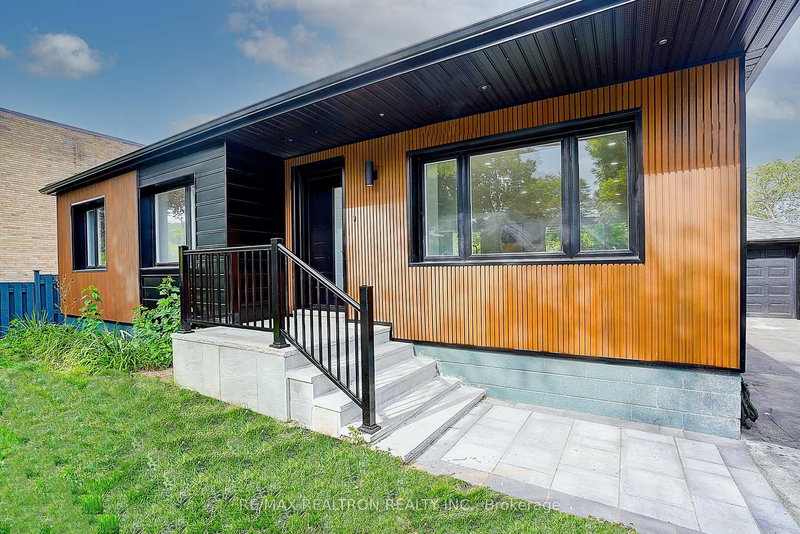 163 Maurice Dr, Oakville, L6K 2W8 | Image 2