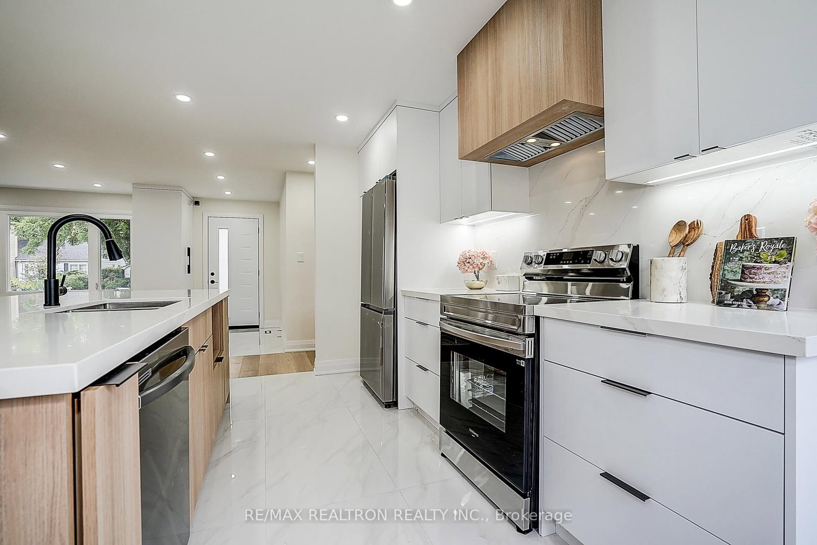 Detached House for sale at 163 Maurice Drive, Oakville, Ontario, L6K 2W8 - Central - MLS: W12809904