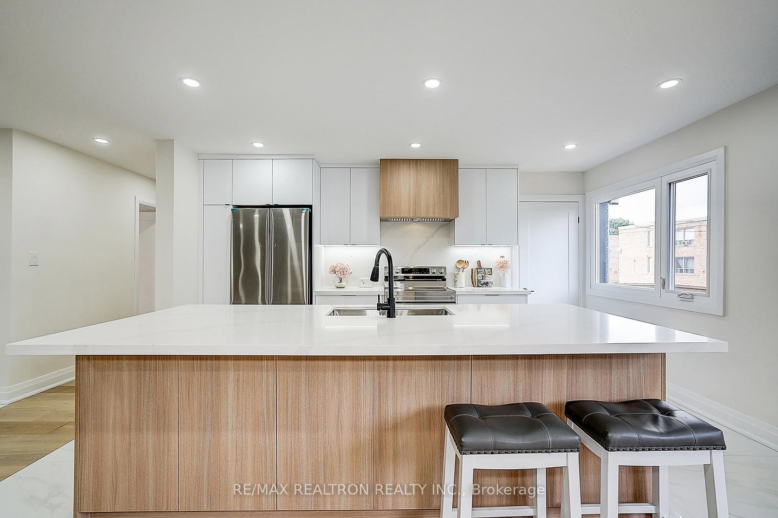 Detached House for sale at 163 Maurice Drive, Oakville, Ontario, L6K 2W8 - Central - MLS: W12809904