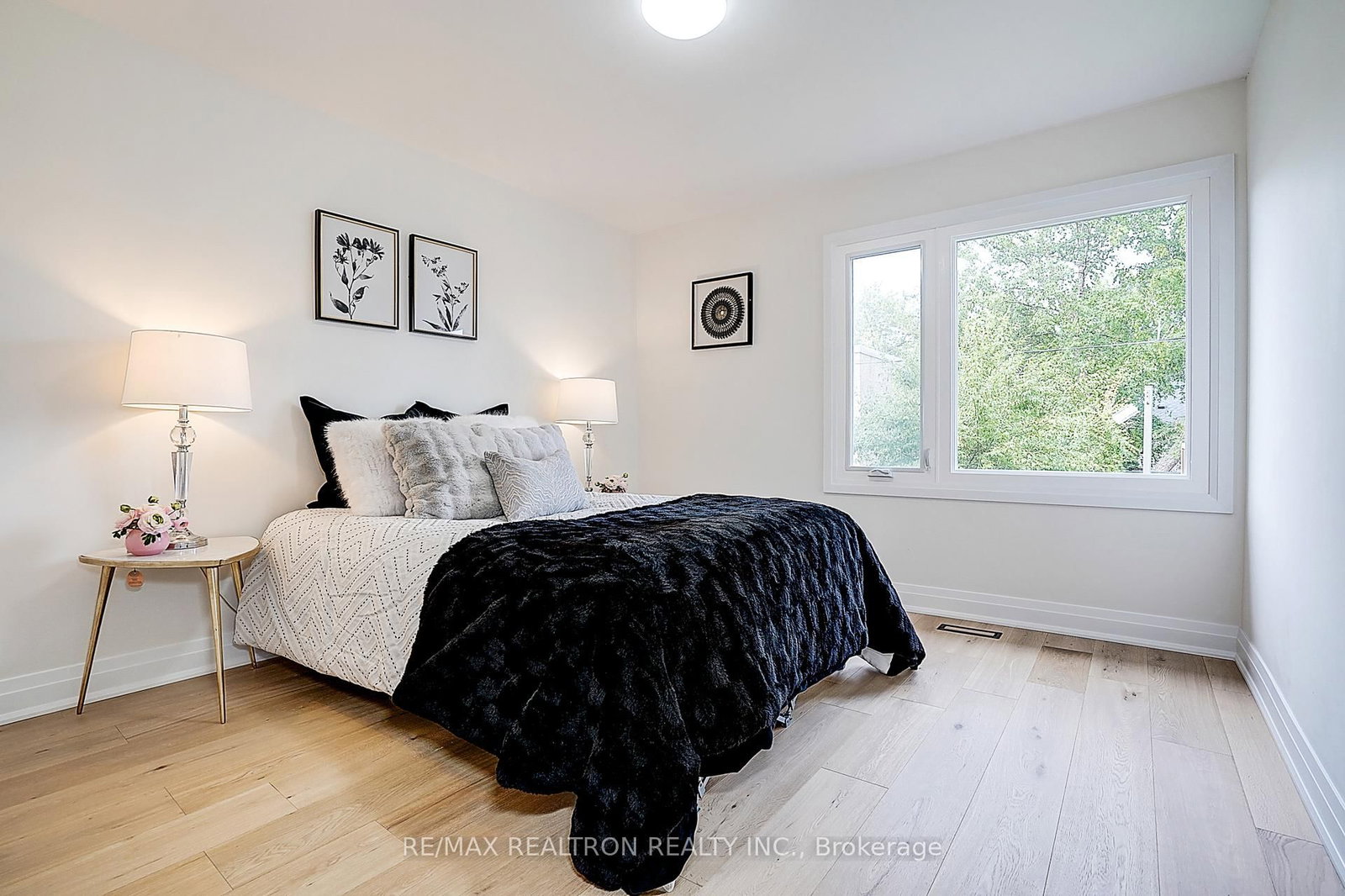 Detached House for sale at 163 Maurice Drive, Oakville, Ontario, L6K 2W8 - Central - MLS: W12809904