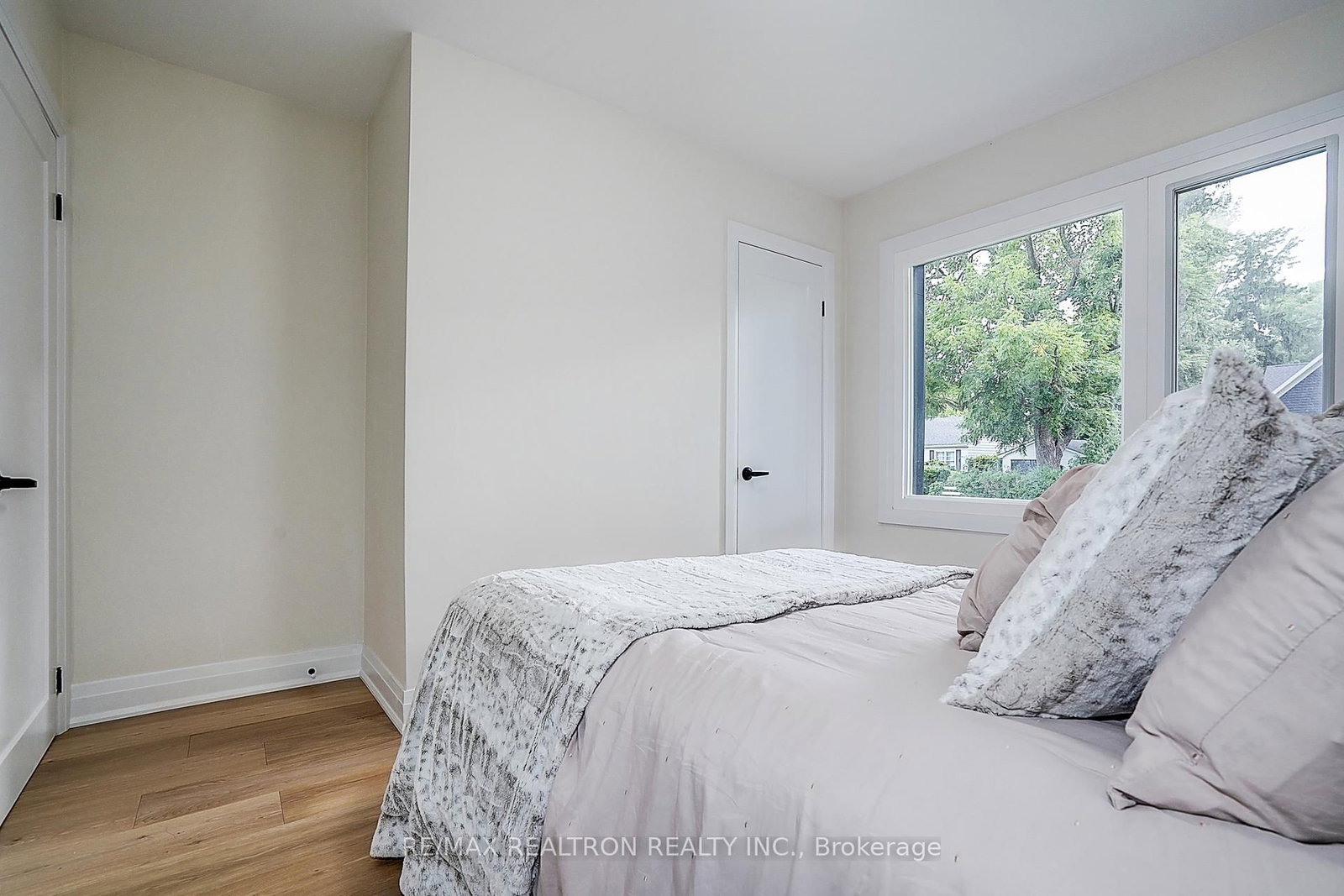 Detached House for sale at 163 Maurice Drive, Oakville, Ontario, L6K 2W8 - Central - MLS: W12809904