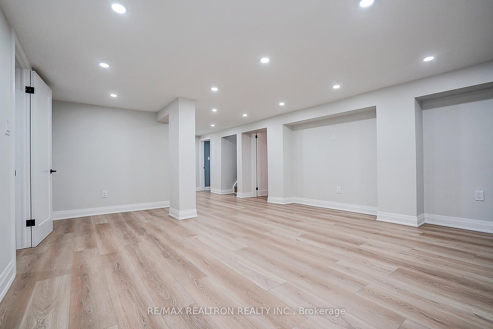 Detached House for sale at 163 Maurice Drive, Oakville, Ontario, L6K 2W8 - Central - MLS: W12809904