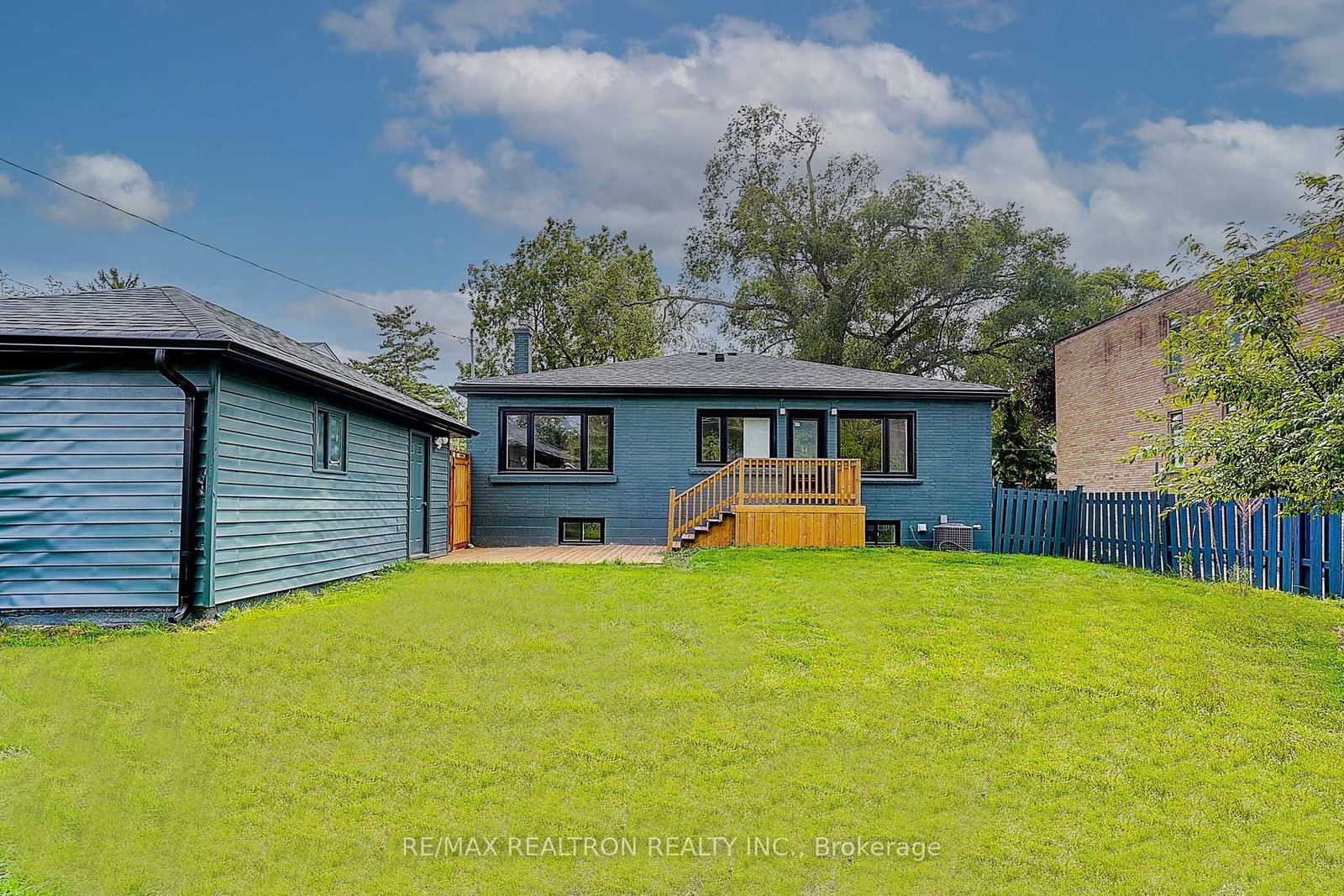 Detached House for sale at 163 Maurice Drive, Oakville, Ontario, L6K 2W8 - Central - MLS: W12809904