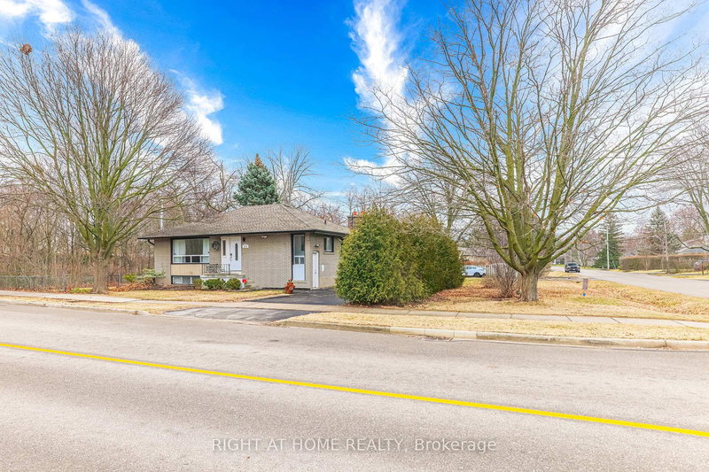 2076 Constance Dr, Oakville, L6J 2V7 | Image 2