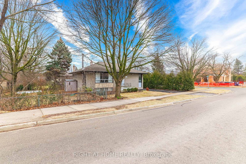 2076 Constance Dr, Oakville, L6J 2V7 | Image 3