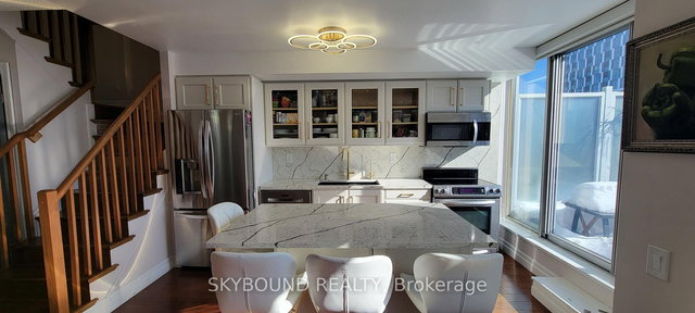 919 - 1040 The Queensway