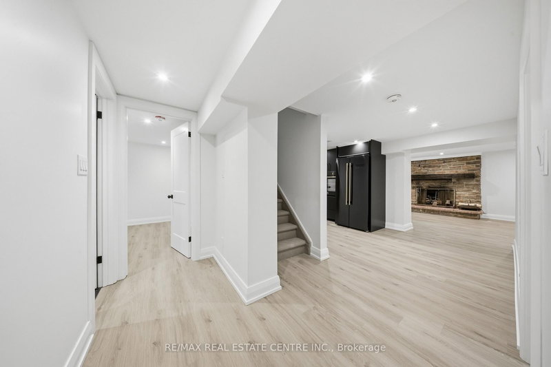 Apt B (lower) - 70 Beaverbrook Ave, Toronto, M9B 2N6 | Image 3