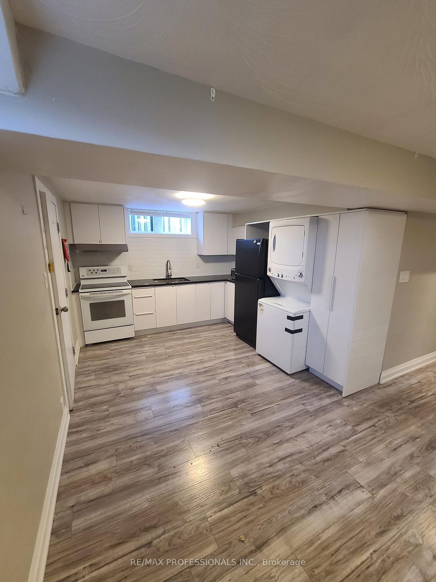 1176 Alexandra Avenue, Unit Basement - Photo 3