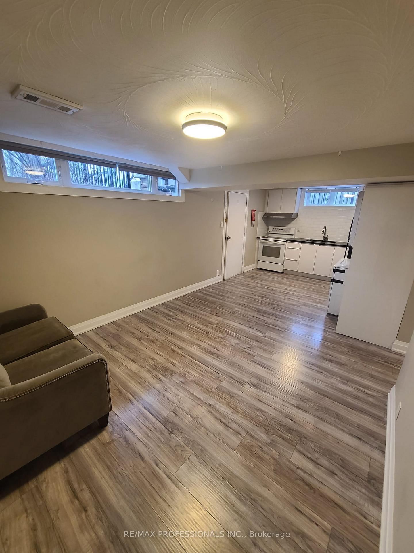 1176 Alexandra Avenue, Unit Basement - Photo 5