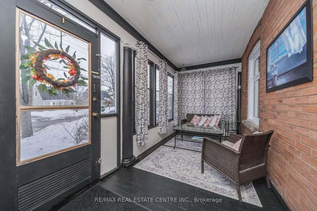 60 Rosedale Avenue W