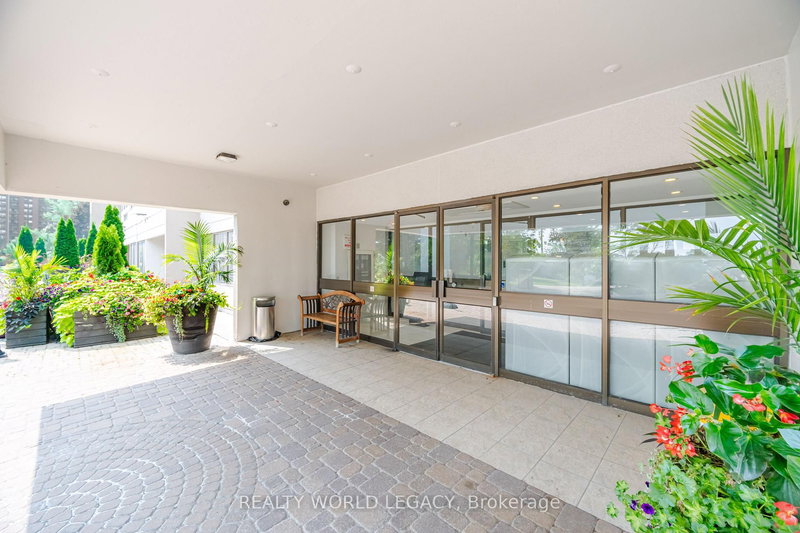 1901 - 1580 Mississauga Valley Blvd, Mississauga, L5A 3T8 | Image 2