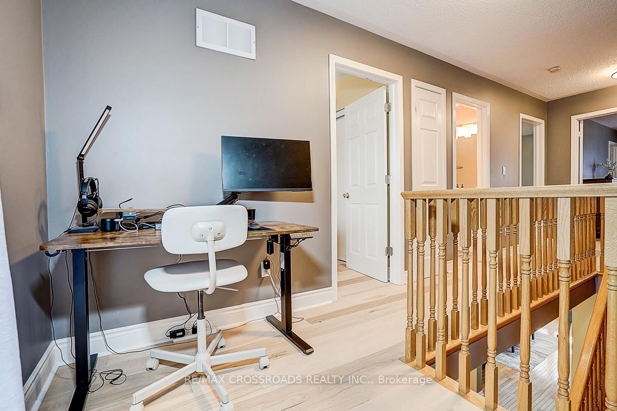 Detached House for sale at 597 Caverhill Crescent, Milton, Ontario, L9T 5K1 - Clarke - MLS: W12811442